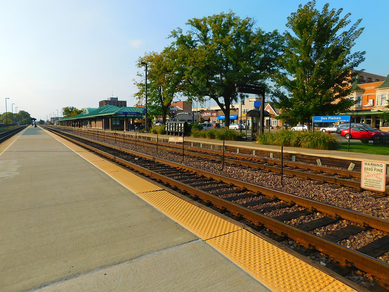 Des Plaines station platform